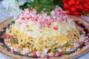 Рецепты салатов с крабовыми палочками и грибами Крабовые палочки с грибами и сыром