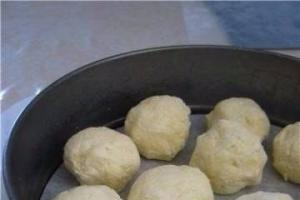 Пирог на кефире с творожными шариками внутри: готовлю даже на ночь глядя